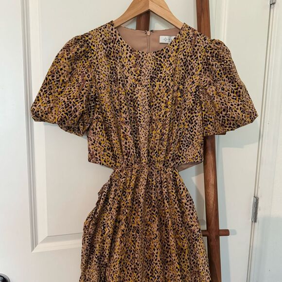 WAYF Plaza Cutout Tiered Maxi Dress Puff Sleeve Animal Cheetah Brown Color Small - Picture 2 of 13